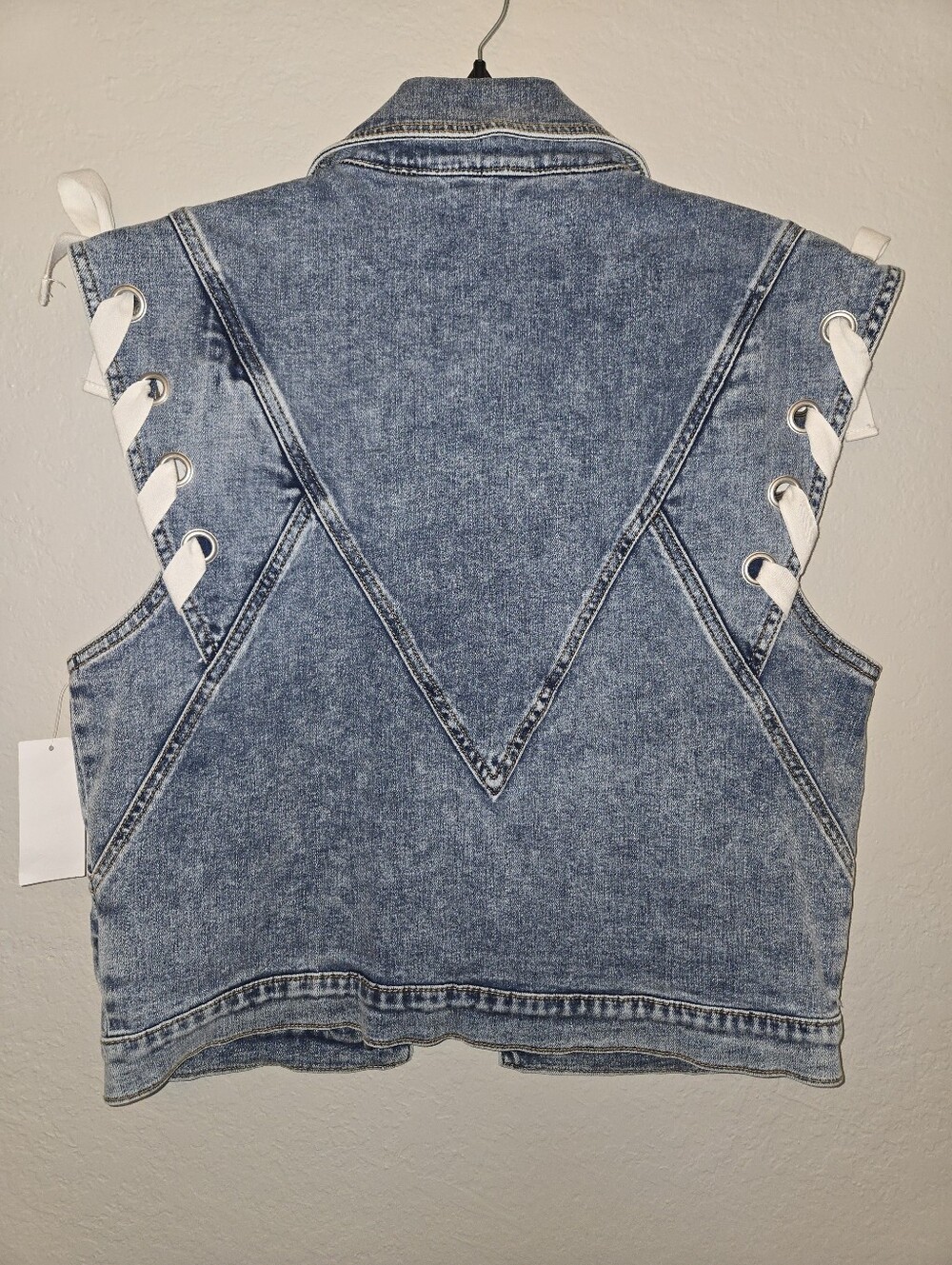 Driftwood Denim Vest, Color Medium Wash NWT Multiple Sizes - Picture 3 of 3